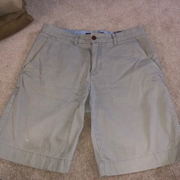 Tommy Hilfiger size 30 tan shorts - Picture 1 of 2